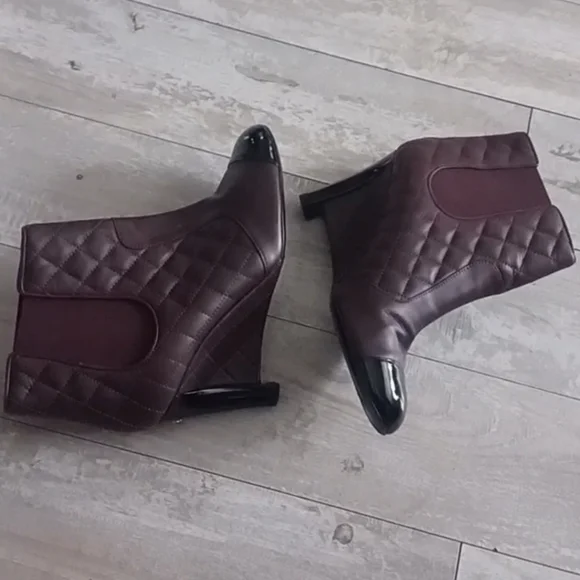 CHANEL Quilted Boots Burgundy & Black Toe Preloved Pristine condition - Picture 4 of 9